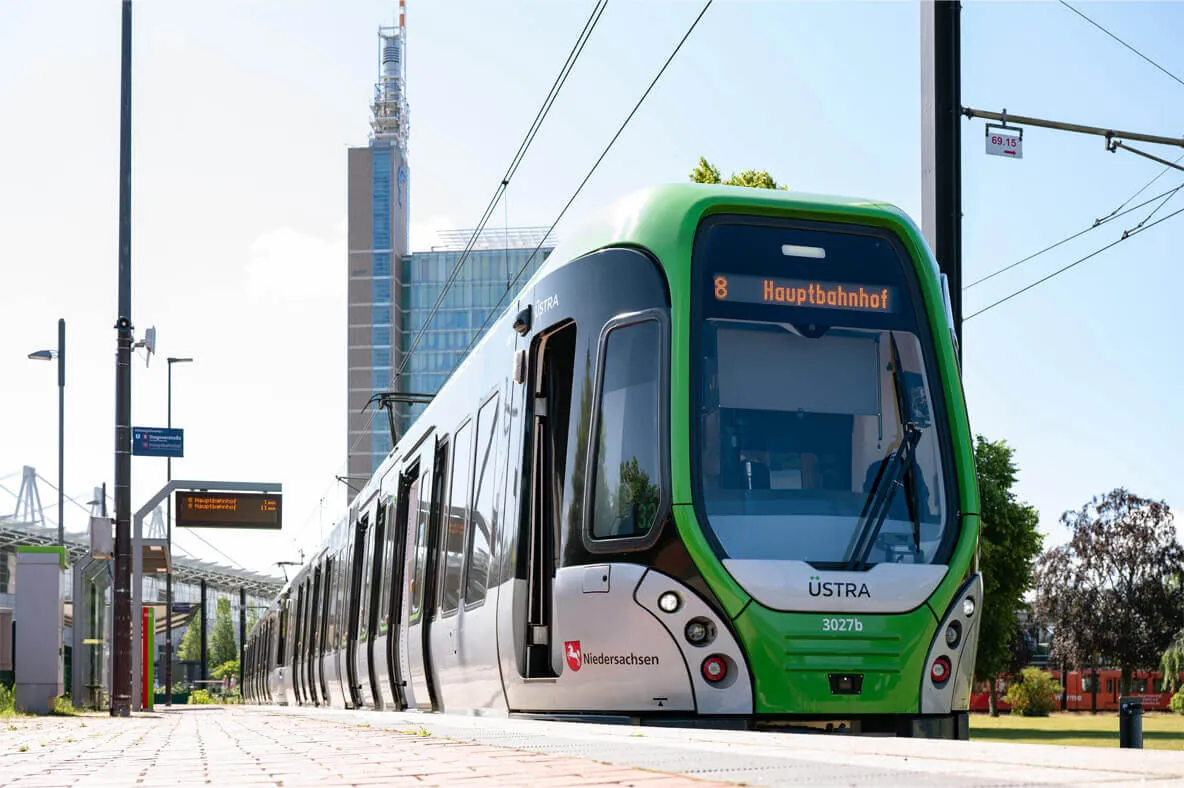 Train arriving at Hannover Messe/Laatzen station